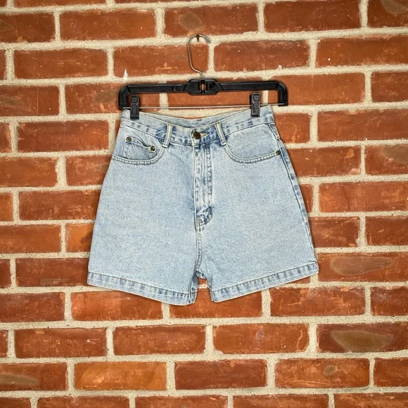 Vintage 90’s Rover light wash high waisted denim shorts - Picture 2 of 6